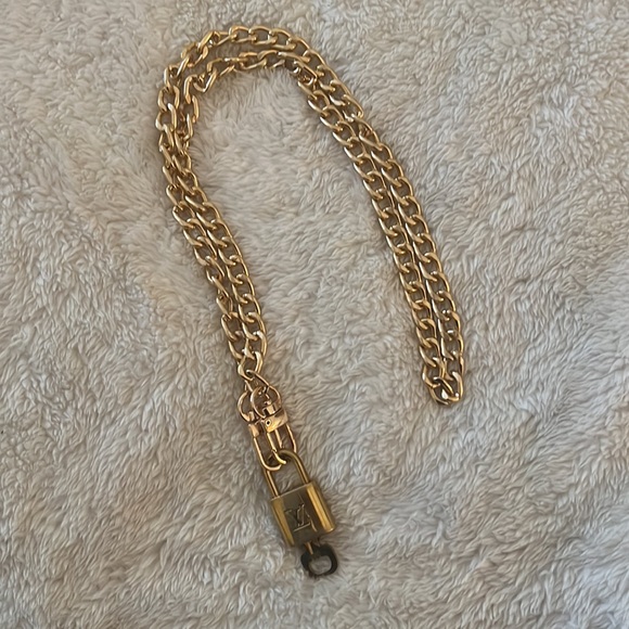 ✨ AUTHENTIC✨ LOUIS VUITTON pad lock with key and chain - Picture 5 of 5